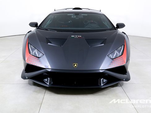 Used 2022 Lamborghini Huracan STO RWD image 4