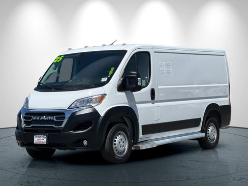 Used 2025 RAM ProMaster 2500 w/ U-Haul Equipment Group FWD image 8