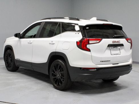 Used 2024 GMC Terrain SLE w/ Driver Convenience Package FWD image 9