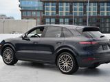 Used 2023 Porsche Cayenne Platinum Edition image 3