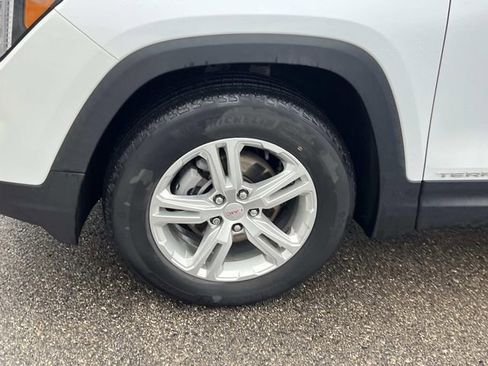 Used 2024 GMC Terrain SLE image 10