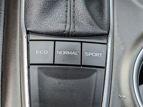 Used 2022 Toyota Camry LE FWD image 16