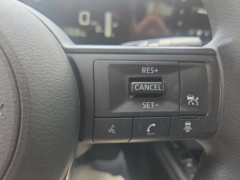 Used 2025 Nissan Kicks SV AWD/4WD image 19