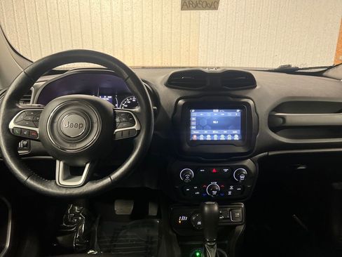 Used 2020 Jeep Renegade Latitude w/ Cold Weather Group image 16