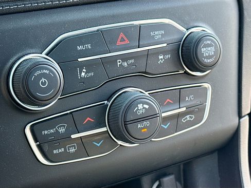 Used 2023 Dodge Charger SXT w/ Plus Group RWD image 10