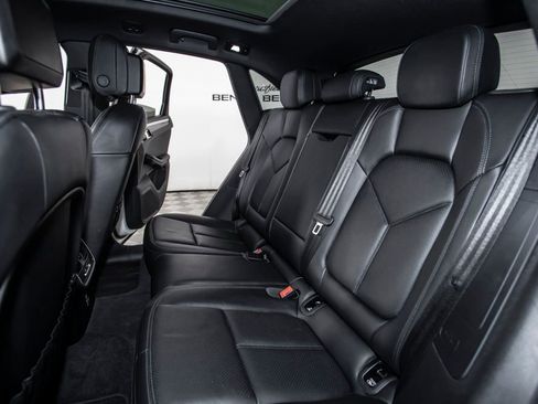 Used 2023 Porsche Macan AWD/4WD image 14