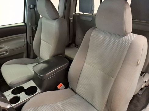 Used 2015 Toyota Tacoma 2WD Access Cab w/ SR5 Package image 16