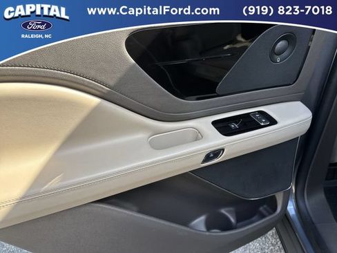 Used 2022 Lincoln Aviator Reserve w/ Equipment Group 201A AWD/4WD image 17