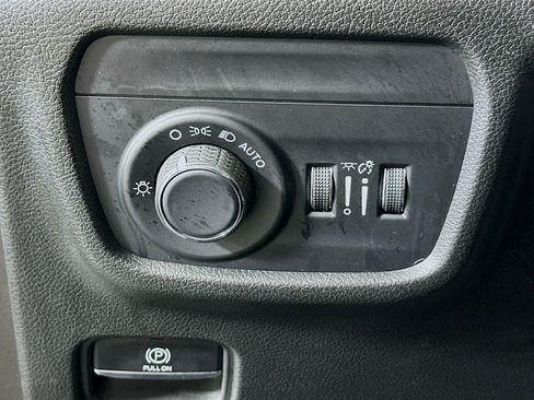 Used 2023 Jeep Grand Cherokee Altitude image 17