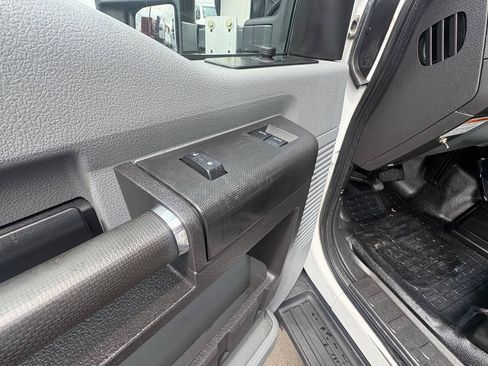 Used 2015 Ford F550 4x4 Regular Cab Super Duty w/ Power Equipment Group image 18