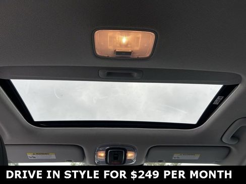 Used 2025 Hyundai Elantra SEL image 17