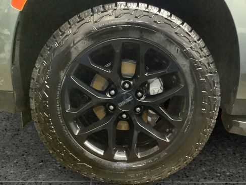 Used 2024 GMC Yukon XL Denali w/ Advanced Technology Package image 14