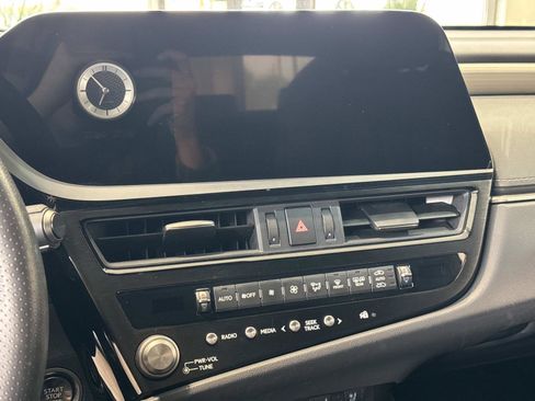 Used 2023 Lexus ES 350 F Sport w/ Accessory Package (Z2) image 24