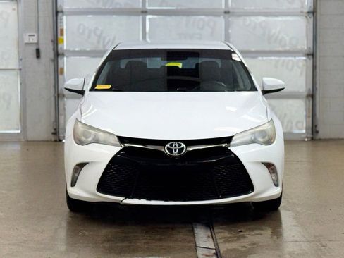 Used 2015 Toyota Camry SE FWD image 2