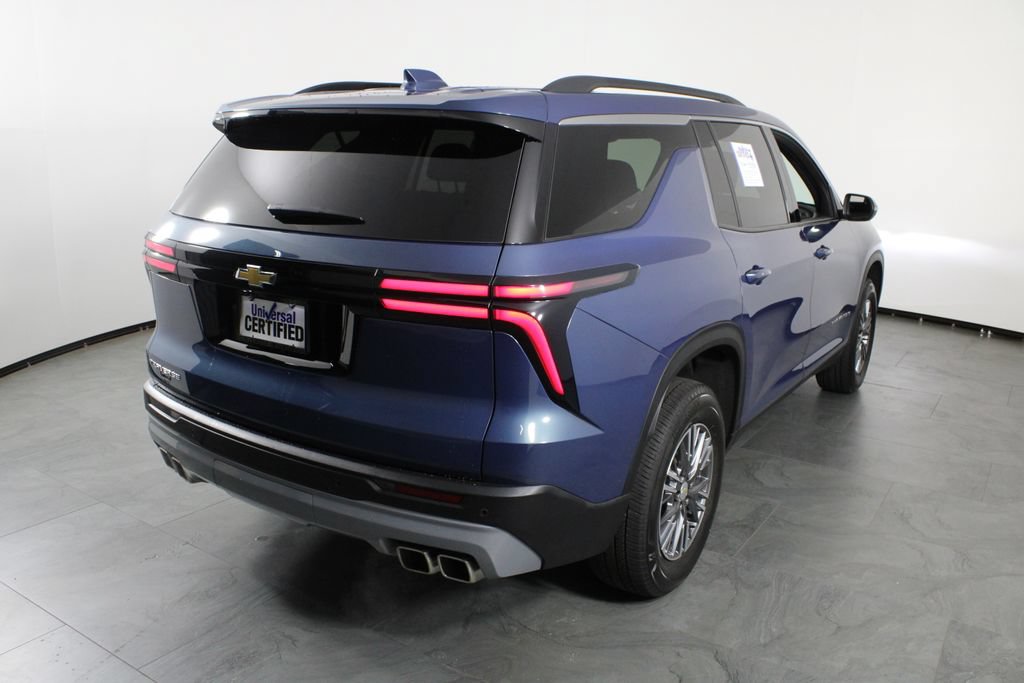 Used 2026 Chevrolet Traverse LT FWD image 3