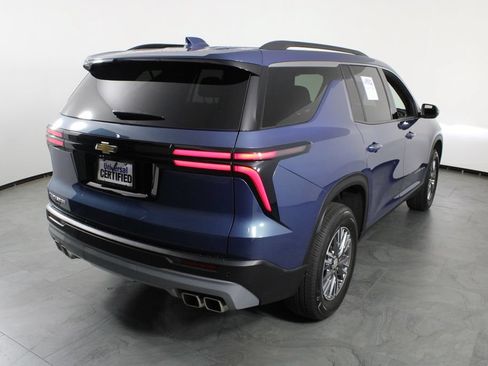 Used 2026 Chevrolet Traverse LT FWD image 3
