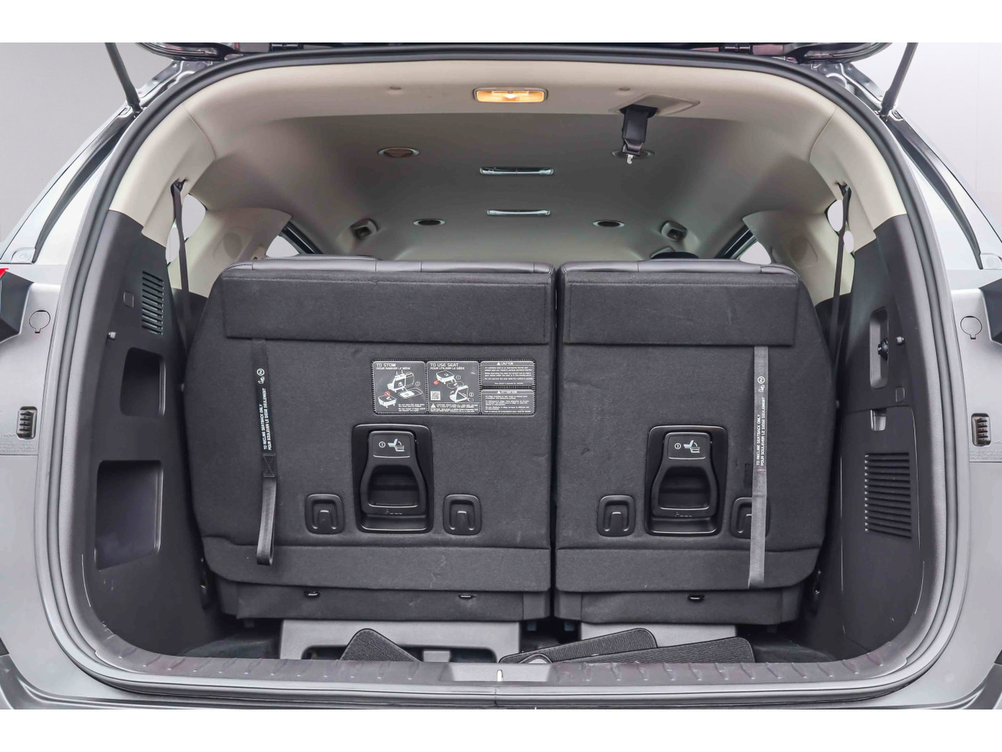 Used 2026 Kia Carnival FWD image 24