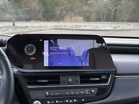 Used 2023 Lexus ES 250 w/ Premium Package image 10