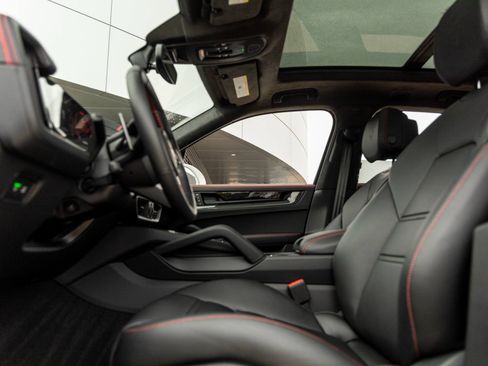 Certified 2026 Porsche Cayenne GTS AWD/4WD image 24