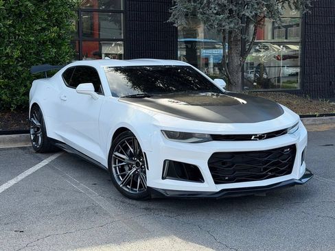Used 2019 Chevrolet Camaro ZL1 RWD image 7
