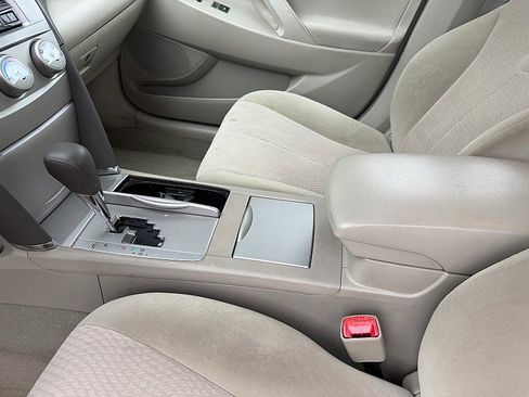 Used 2011 Toyota Camry image 11