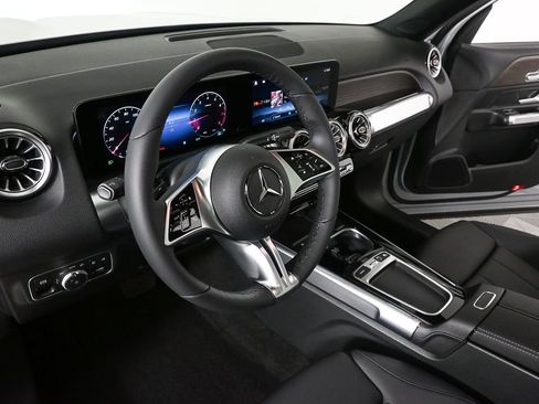New 2026 Mercedes-Benz GLB 250 image 6