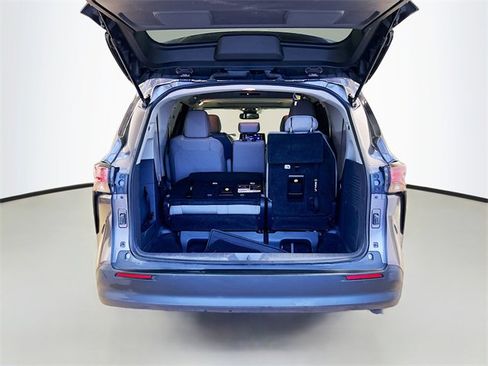 Used 2021 Toyota Sienna LE image 28