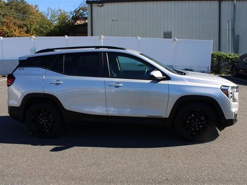 Used 2022 GMC Terrain SLE w/ Driver Convenience Package image 9