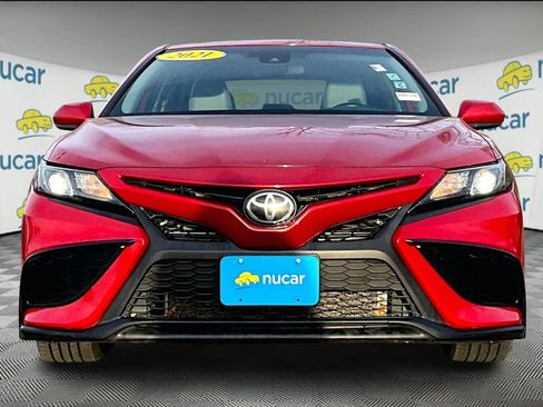 Used 2021 Toyota Camry SE image 2