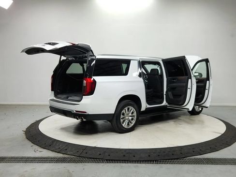 Used 2025 GMC Yukon XL Denali AWD/4WD image 16