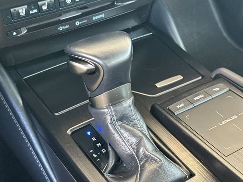 Used 2020 Lexus ES 300h w/ Premium Package FWD image 18