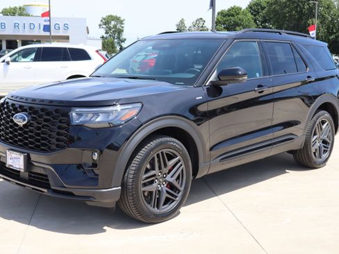 New 2026 Ford Explorer ST-Line w/ ST-Line Street Pack AWD/4WD image 1