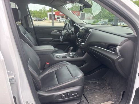 Used 2020 Chevrolet Traverse LT w/ LT Premium Package FWD image 8