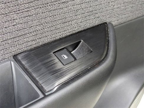 Used 2023 Nissan Rogue S image 25