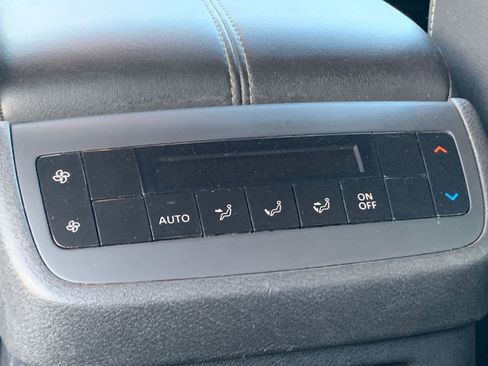 Used 2025 Nissan Pathfinder SV image 27