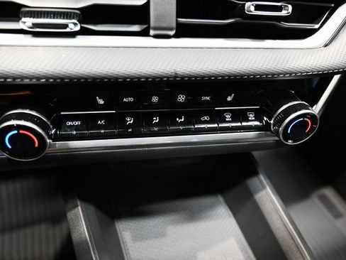 New 2026 Chevrolet Equinox LT w/ Convenience Package II image 17