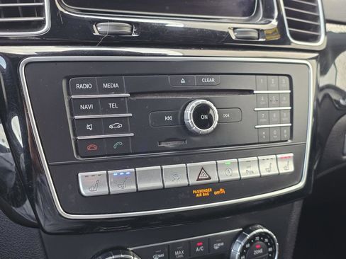 Used 2017 Mercedes-Benz GLS 550 4MATIC image 31