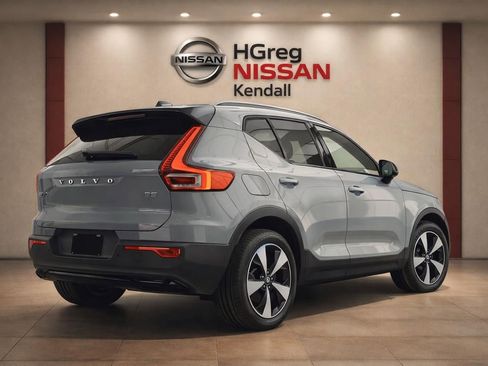 Used 2026 Volvo XC40 B5 Plus AWD/4WD image 4