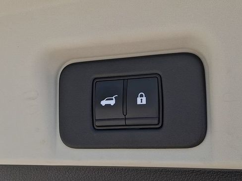 Used 2023 Nissan Ariya AWD image 33