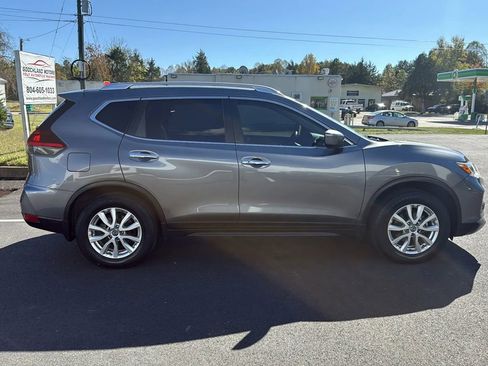 Used 2020 Nissan Rogue SV image 8
