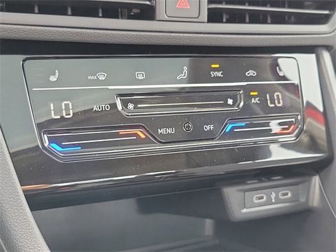 New 2025 Volkswagen Jetta SE image 25