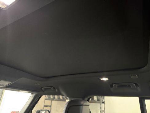 Used 2022 Land Rover Defender 110 X-Dynamic HSE AWD/4WD image 30