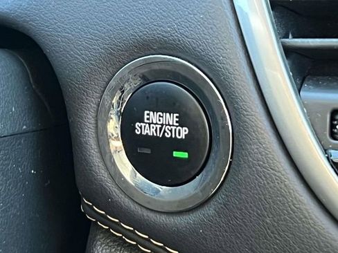 Certified 2022 Chevrolet Trax LT w/ LT Convenience Package image 28