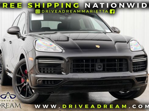Used 2022 Porsche Cayenne Turbo image 2