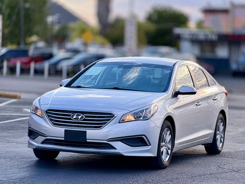 Used 2017 Hyundai Sonata SE FWD image 3