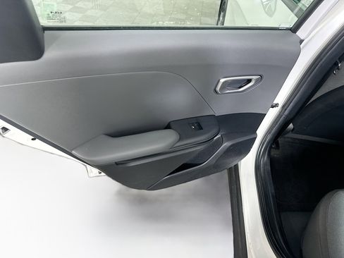 Used 2025 Kia K4 LXS image 25