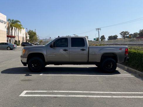 Used 2013 GMC Sierra 2500 SLE w/ SLE Preferred Package AWD/4WD image 7