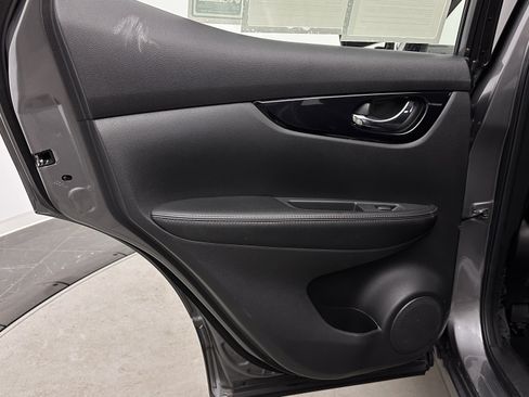 Used 2020 Nissan Rogue Sport SV image 23