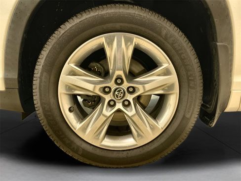 Used 2019 Toyota Highlander Limited image 11