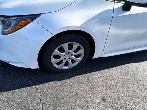 Used 2022 Toyota Corolla LE FWD image 22